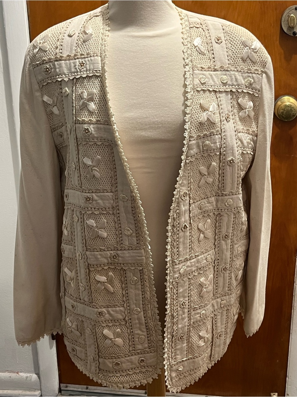 Lim's Shanghai Women's Vintage Crotchet Silk Ling Sleeve Cardigan.   Size L
